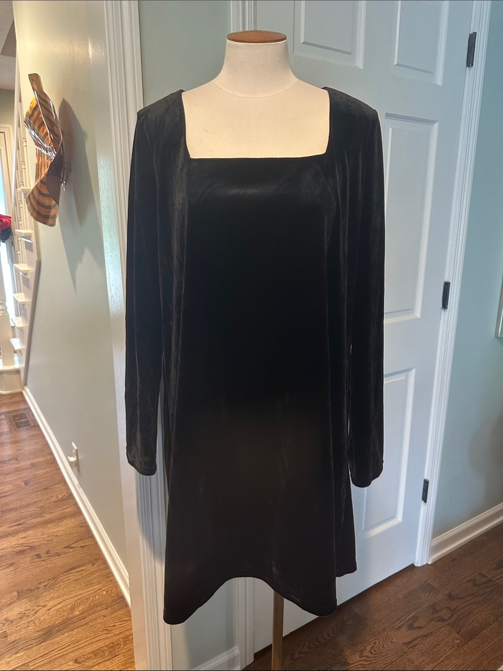 NWOT Tuckernuck Black Velvet Square-Neck Long Sleeve Dress Sz Large